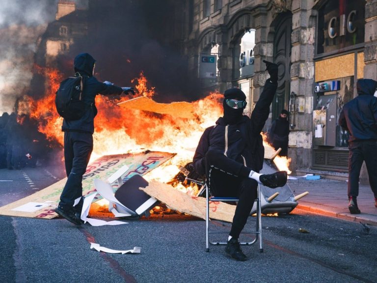 L’autodéfense populaire comme condition d’existence politique L’autodéfense populaire comme condition d’existence politique